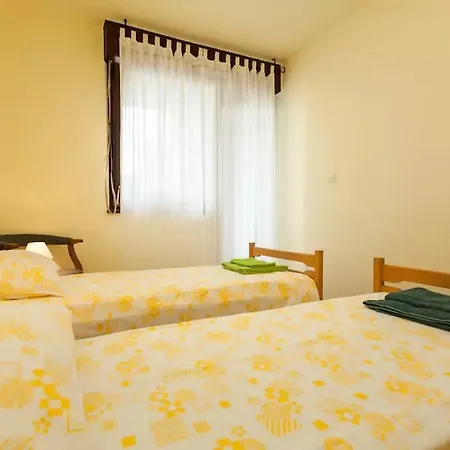 Lemond Apartment Pula