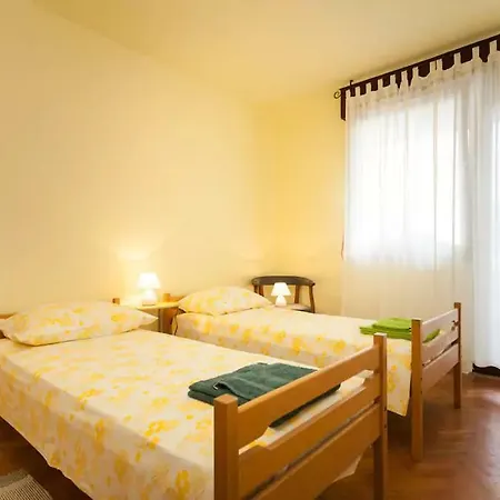 Lemond Apartment *